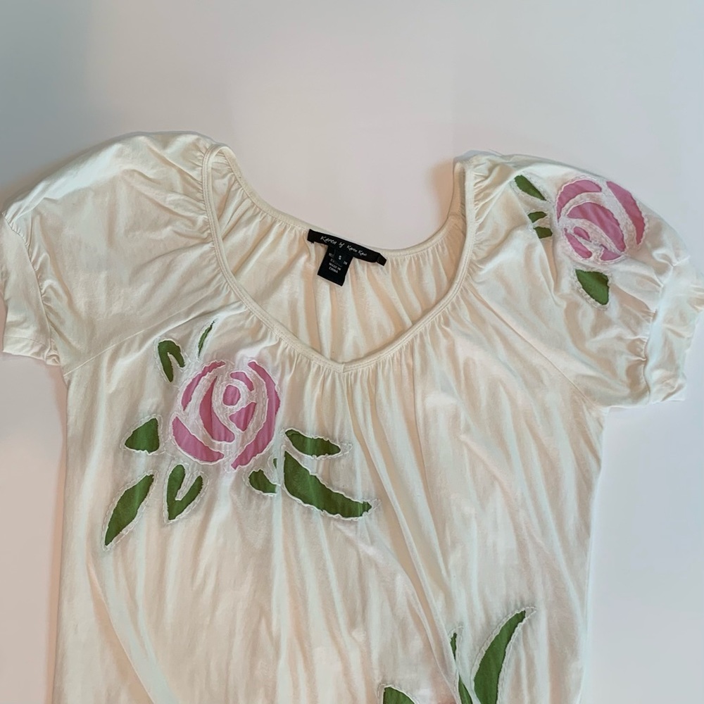Karen Kane white cotton V neck blouson top purple laser cut flowers puff sleeves - Picture 12 of 15